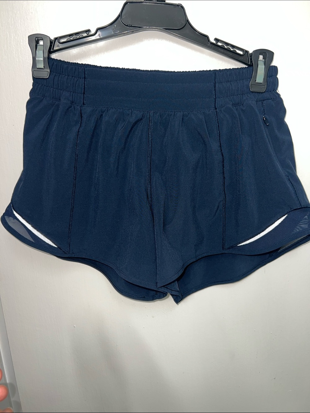 Lululemon Hotty Hot short ll *Long, 4” True Navy, Size 4 EUC, LW7ARLT